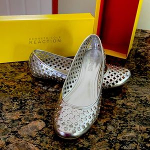 Kenneth Cole slip-on flat silver 9.5